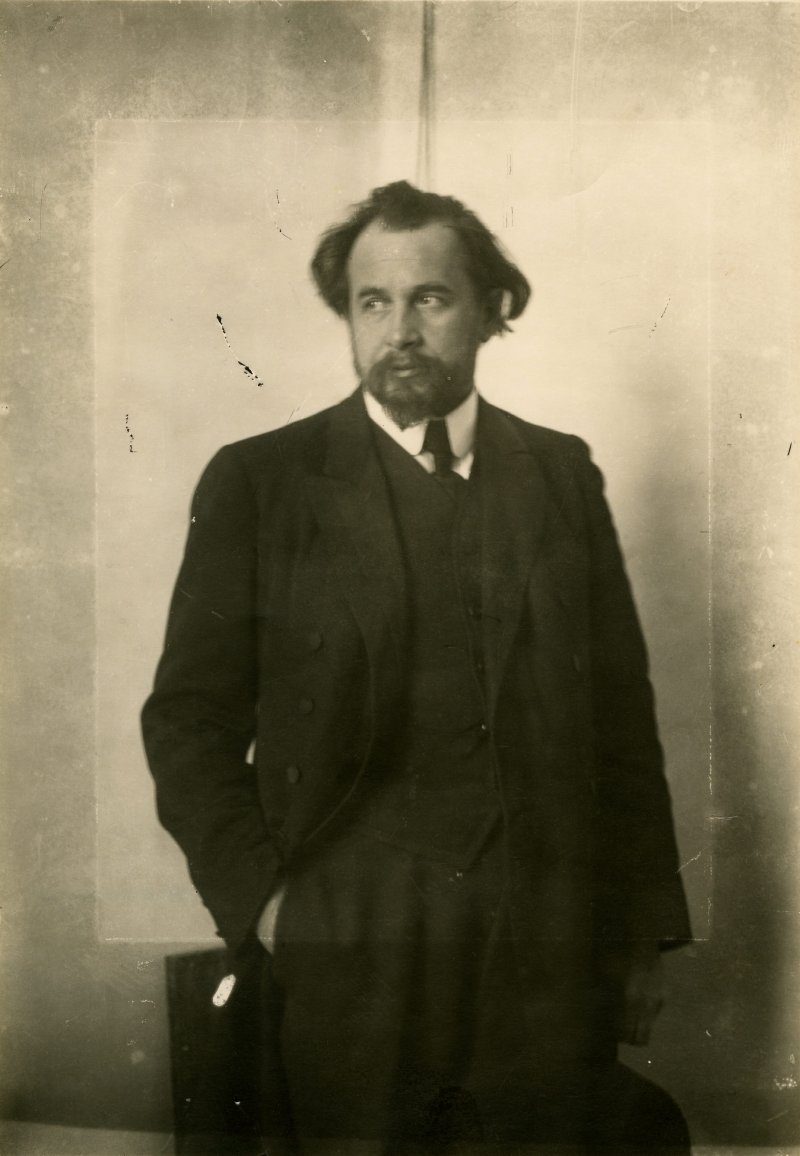 Скульптор М. А. Курбатов. 1915-1920 годы. Фотография КП ОФ-9921/52